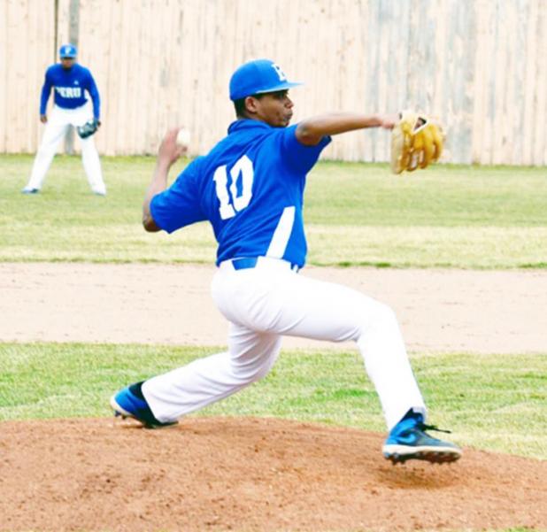 Peru State Baseball Splits with Graceland