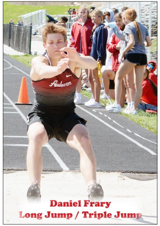 Bulldogs Qualify Eight for Class B State Track and Fiel